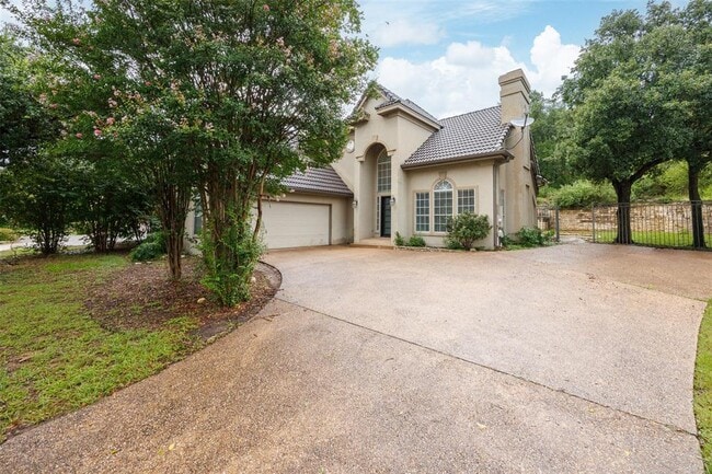 property at 1604 Lakeway Blvd
