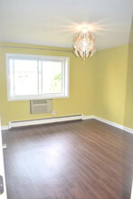 2226 S Goebbert Rd in Arlington Heights, IL - Building Photo - Building Photo