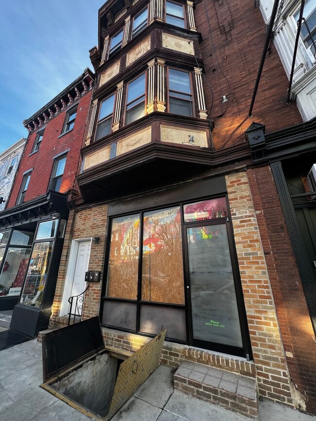 property at 709 E Passyunk Ave