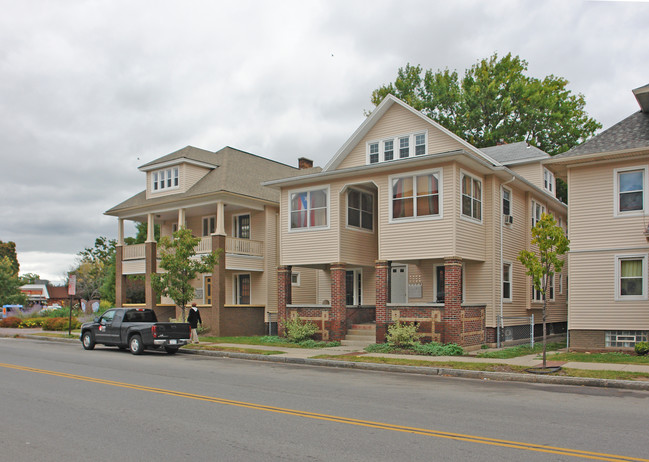 900 Monroe Ave in Rochester, NY - Foto de edificio - Building Photo