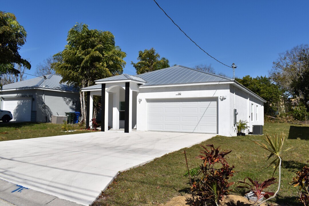 780 8th Ave NE in Largo, FL - Building Photo