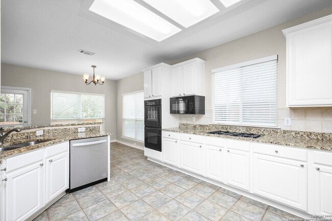 18127 Brookwood Forest in San Antonio, TX - Building Photo - Building Photo