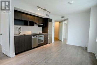 7-607 Mabelle Ave in Toronto, ON - Building Photo - Building Photo