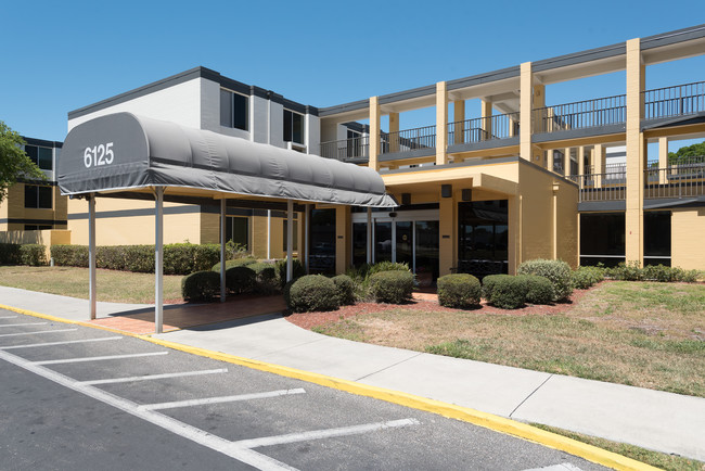 Presbyterian Villas of Bradenton in Bradenton, FL - Foto de edificio - Building Photo