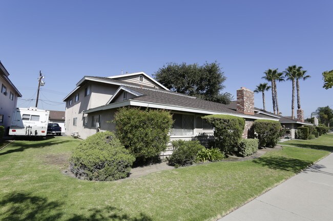 2540 N Bourbon St in Orange, CA - Foto de edificio - Building Photo
