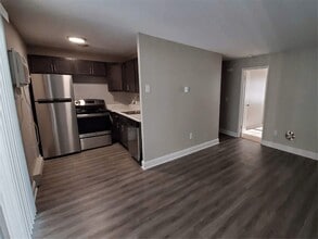 Courtview Square Apartments in New London, CT - Foto de edificio - Building Photo