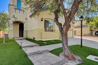 8125 Chestnut Hollow Ave in Las Vegas, NV - Foto de edificio - Building Photo