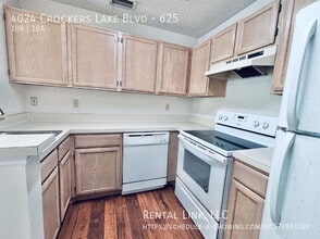 4024 Crockers Lake Blvd in Sarasota, FL - Building Photo - Building Photo