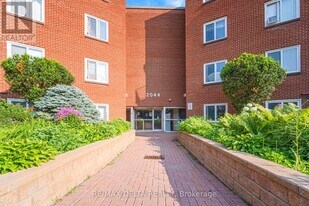 2044 Arrowsmith Dr in Ottawa, ON - Building Photo