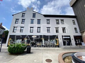 5 Center Square in Hanover, PA - Building Photo