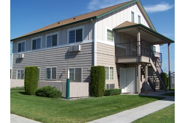 Cobblestone Court in Moses Lake, WA - Building Photo