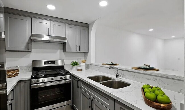 600 W 3rd St in Santa Ana, CA - Building Photo - Building Photo