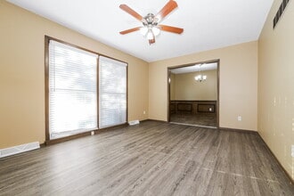 716 N Choctaw Ave in Independence, MO - Foto de edificio - Building Photo