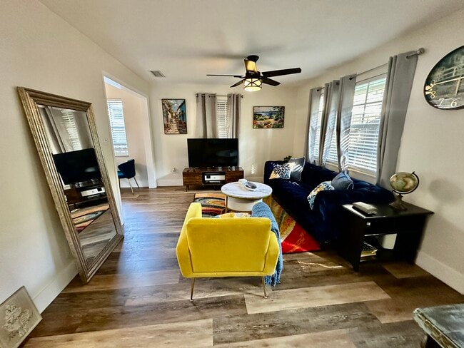 1712 NE 5th Ct, Unit 1712