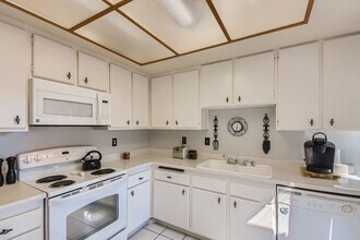 5320 Oakleaf Point in San Diego, CA - Building Photo - Building Photo