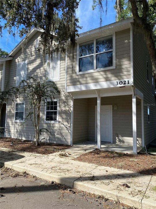 3021 SW Archer Rd in Gainesville, FL - Building Photo