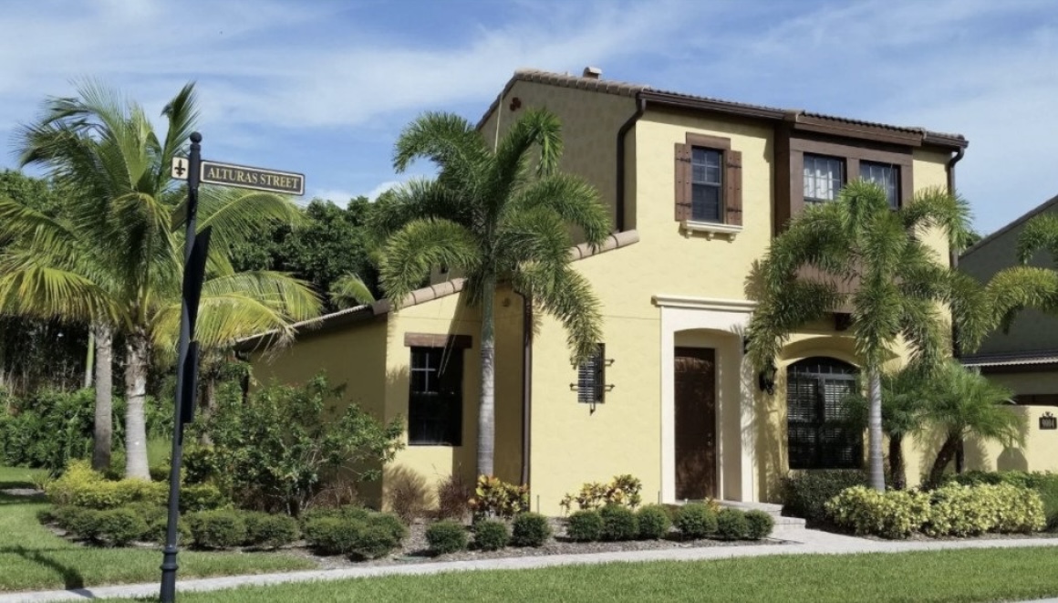 9004 Alturas St in Naples, FL - Building Photo