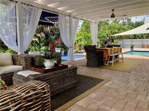 283 Cypress Way W in Naples, FL - Building Photo - Building Photo