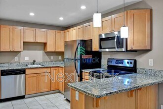 705 E Republican St in Seattle, WA - Building Photo - Building Photo