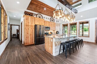 1802 Mountain Vly Dr in Concan, TX - Building Photo - Building Photo