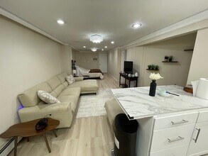 5140 Expressway Dr S in Holbrook, NY - Foto de edificio - Building Photo