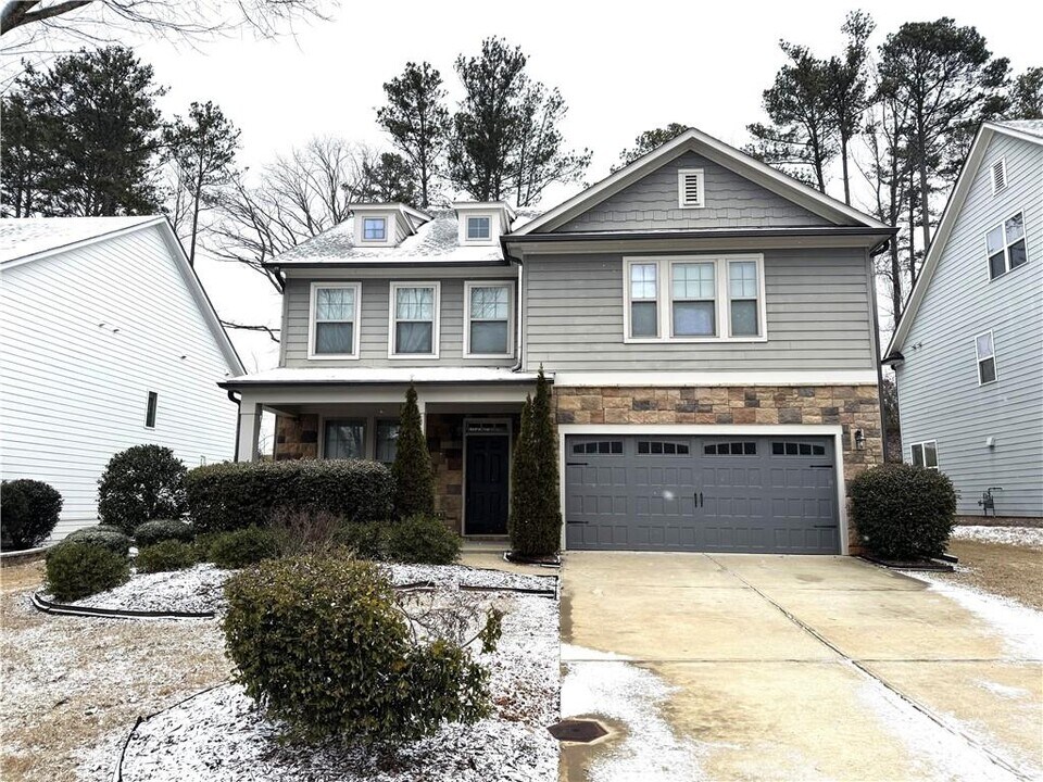 920 Grove Valley Dr in Cumming, GA - Foto de edificio