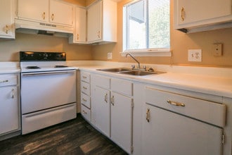 Carriage House Apartments in Englewood, OH - Foto de edificio - Interior Photo