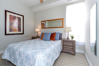 2717 W Evergreen Ave, Unit 3S in Chicago, IL - Foto de edificio - Building Photo