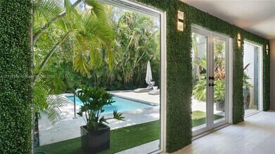 5650 Pine Tree Dr in Miami Beach, FL - Building Photo - Building Photo