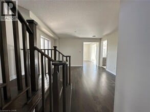 17 Cahill Dr in Brantford, ON - Building Photo - Building Photo