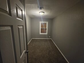 710 St Norbert Dr in Sauget, IL - Building Photo - Building Photo