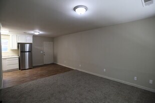 1098 Kenwood Ave, Unit 1