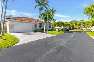 8464 SW 138th St in Palmetto Bay, FL - Building Photo - Building Photo