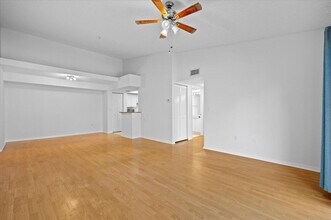 200 Crestwood Ct N in Royal Palm Beach, FL - Building Photo - Building Photo