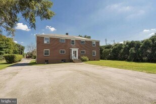 10 Lloyd Ave in Downingtown, PA - Building Photo