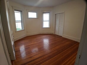 32 Juliette St, Unit 2 in Boston, MA - Foto de edificio - Building Photo