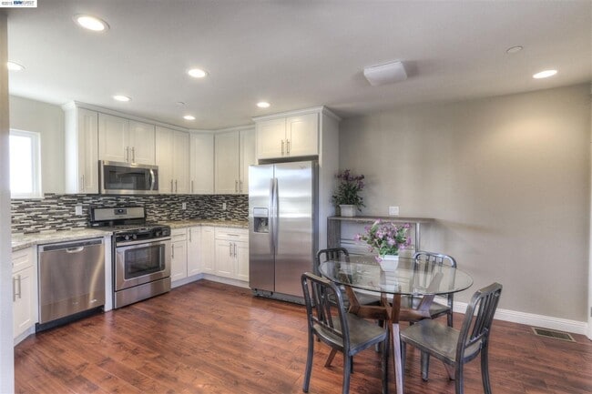 3571 Christensen Ln, Unit 3571B