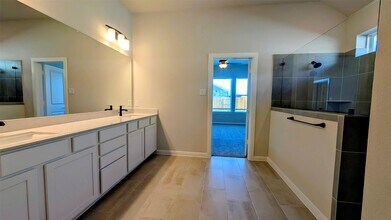 31814 Blossom Ln in Fulshear, TX - Foto de edificio - Building Photo