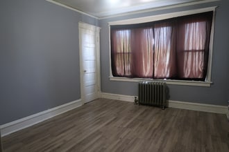 9812 S Avenue H in Chicago, IL - Building Photo - Building Photo