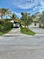 4942 Dillon St in Greenacres, FL - Building Photo