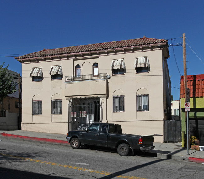 1217 Douglas St in Los Angeles, CA - Foto de edificio - Building Photo