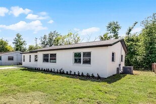 2105 9th St NE in Winter Haven, FL - Building Photo