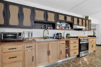 135 South Dr in Miami Springs, FL - Building Photo - Building Photo