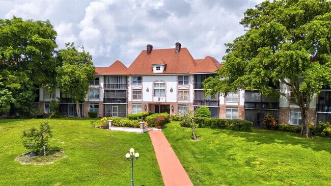 property at 3650 Inverrary Dr