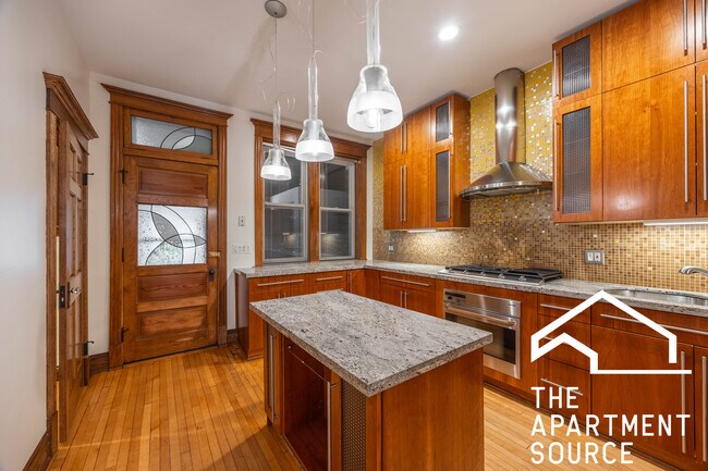3249 W Evergreen Ave in Chicago, IL - Building Photo - Building Photo