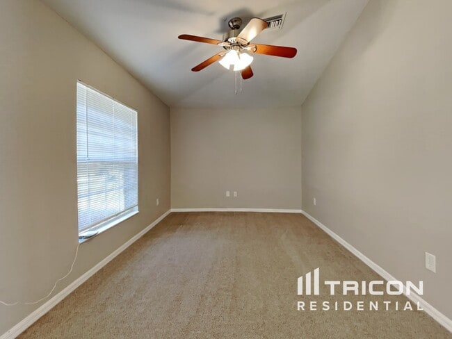 1054 Valentine St in North Port, FL - Building Photo - Building Photo