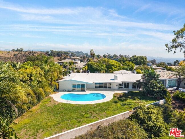 property at 1641 Tower Grove Dr