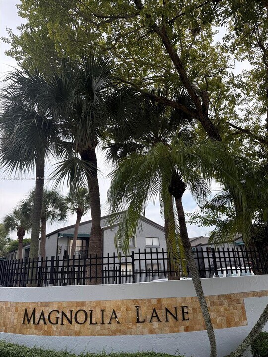 7429 SW 152nd Ave in Miami, FL - Building Photo