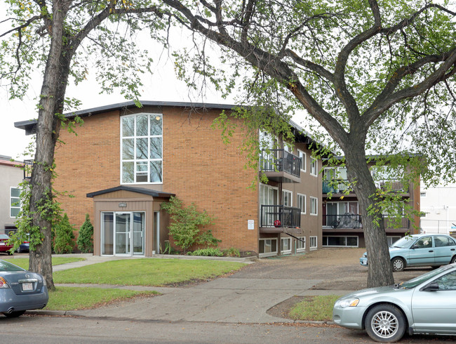 10651 104 St NW in Edmonton, AB - Building Photo - Primary Photo