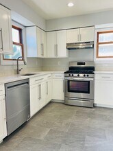 16 Oldwood Rd S in Port Washington, NY - Building Photo - Building Photo